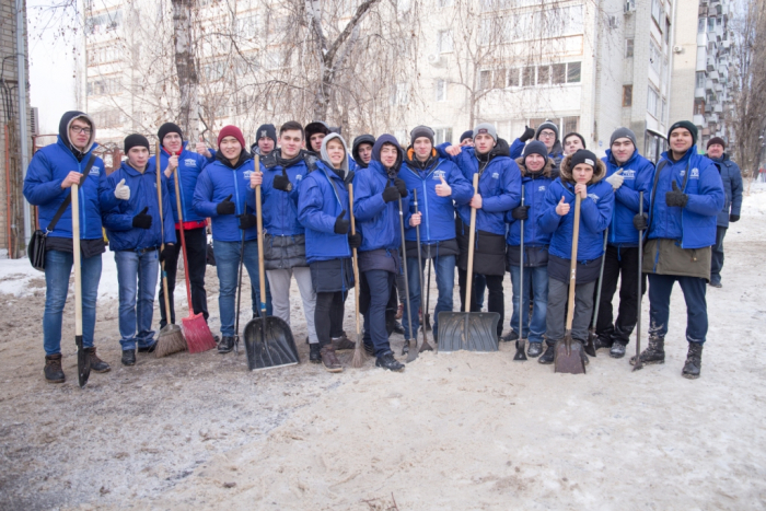 Волонтеры СГЮА приняли участие в уборке города