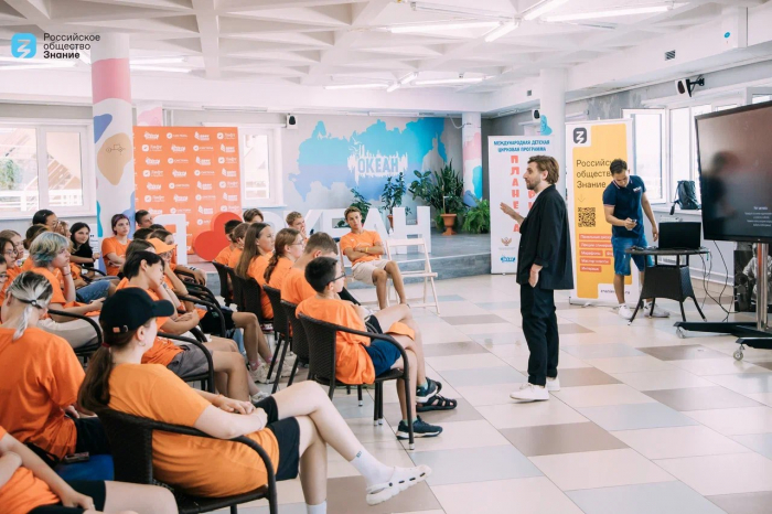 Летом в детских лагерях страны состоялось около 8,5 тысяч просветительских лекций от Российского общества «Знание»