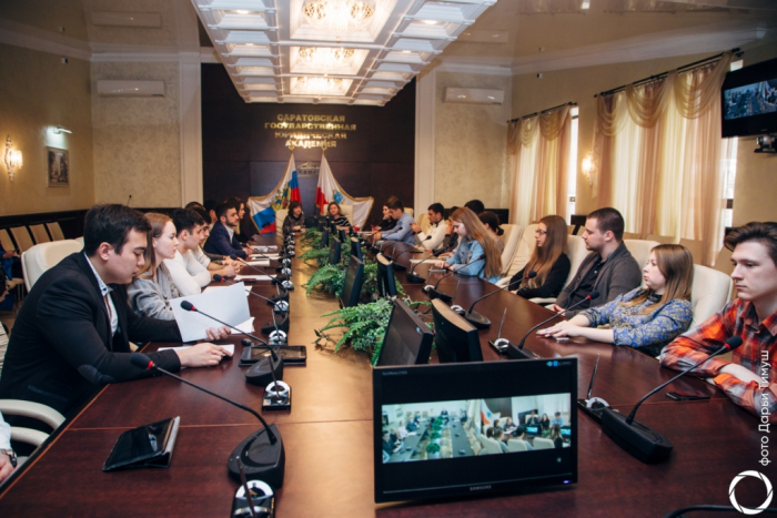 В академии обсудили перспективы развития и совершенствования Конституции РФ